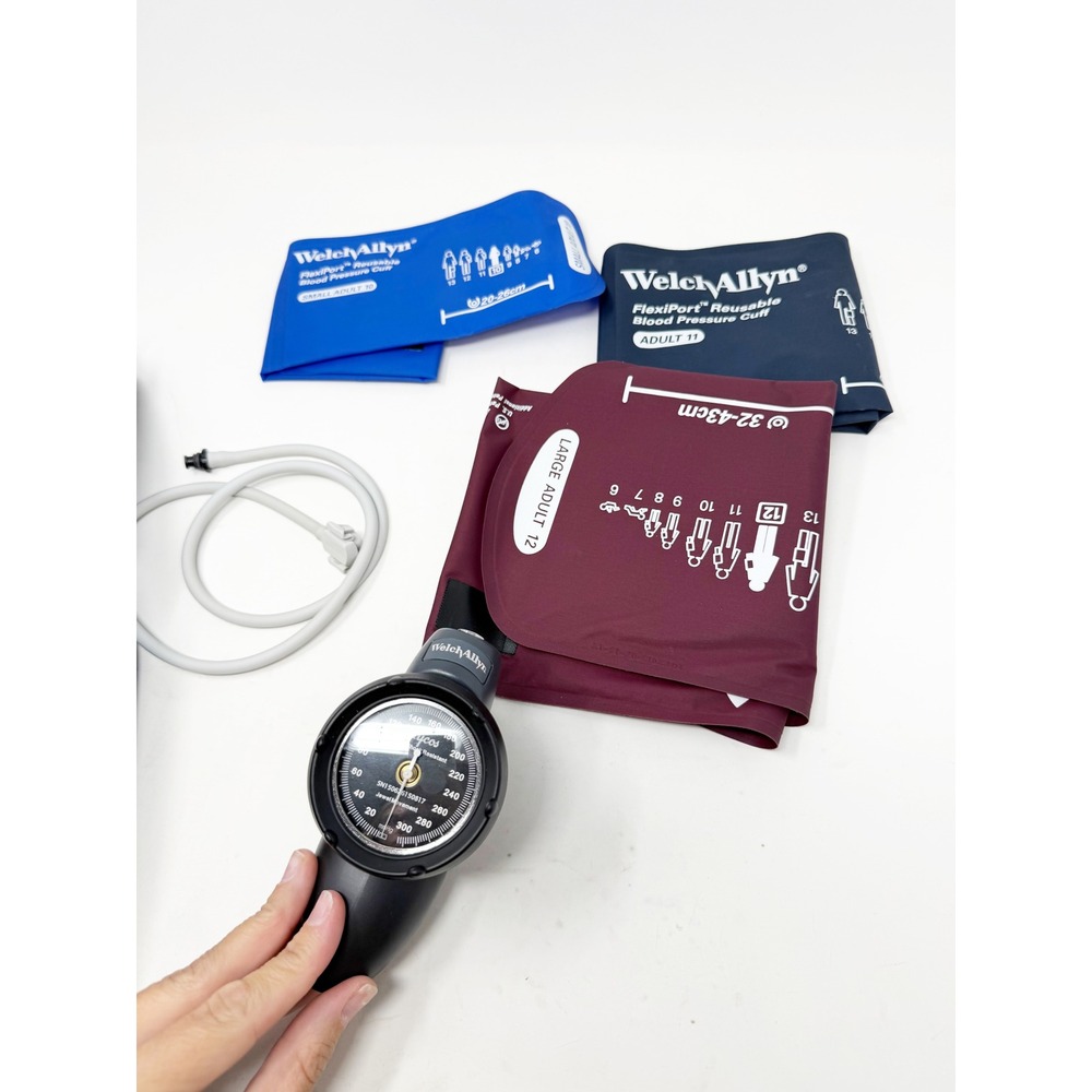 Welch Allyn Tycos Blood Pressure Set 3 Cuffs Small Adult 10 11 12 Large Case